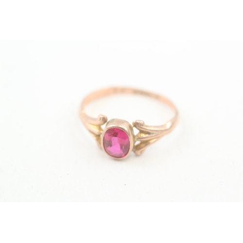 81 - 9ct gold vintage oval cut ruby ring (1.7g) - AS SEEN - MISHAPEN Size  M