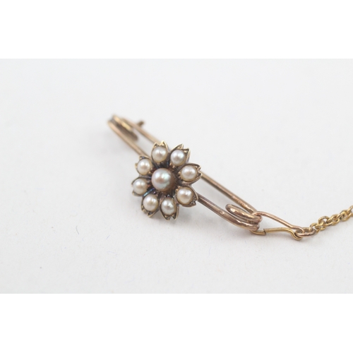 92 - 9ct gold vintage seed pearl floral bar brooch (2.7g)