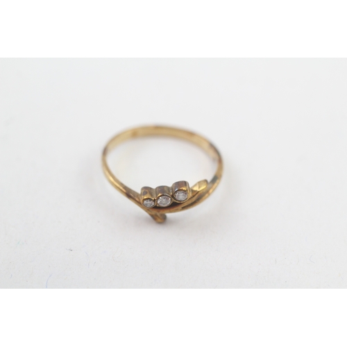 96 - 9ct gold diamond foliate dress ring (1.3g) Size  I 1/2