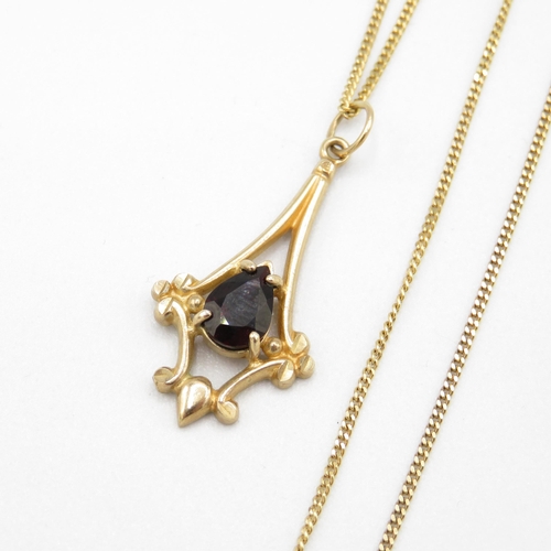 224 - 9ct gold garnet pendant necklace (2.8g)