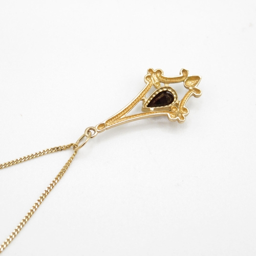 224 - 9ct gold garnet pendant necklace (2.8g)