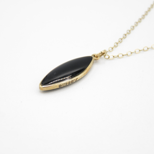 231 - 9ct gold onyx pendant and chain 2.2g