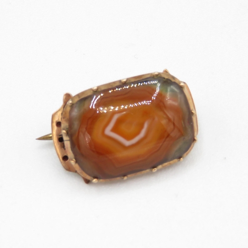 233 - 9ct gold agate brooch 3.4g