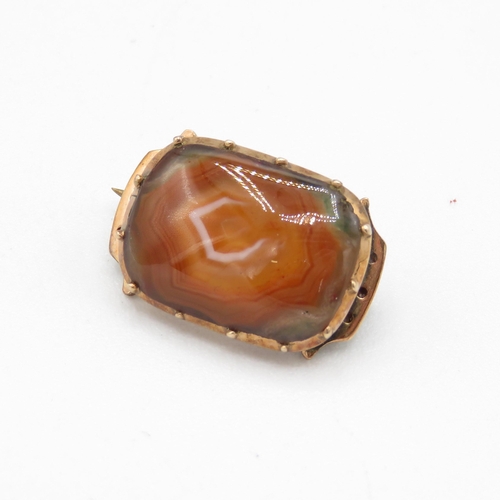 233 - 9ct gold agate brooch 3.4g