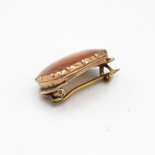 233 - 9ct gold agate brooch 3.4g