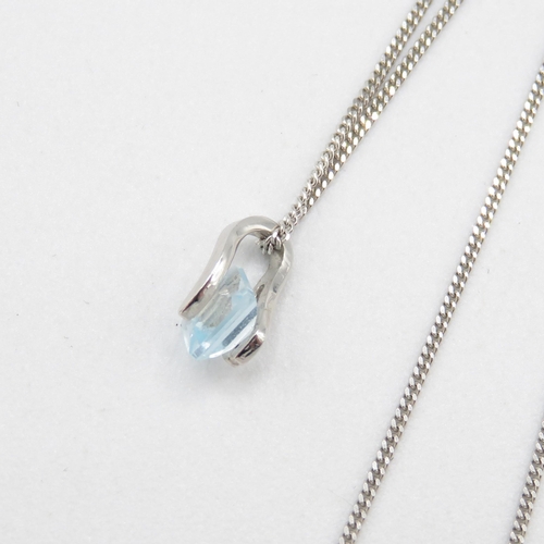 238 - 9ct gold blue topaz necklace 1.8g