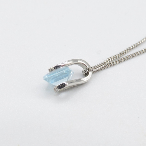 238 - 9ct gold blue topaz necklace 1.8g