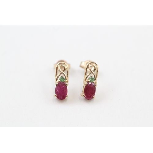 10 - 9ct gold ruby & green gemstone drop earrings with scroll backs (1.5g)