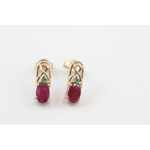 10 - 9ct gold ruby & green gemstone drop earrings with scroll backs (1.5g)