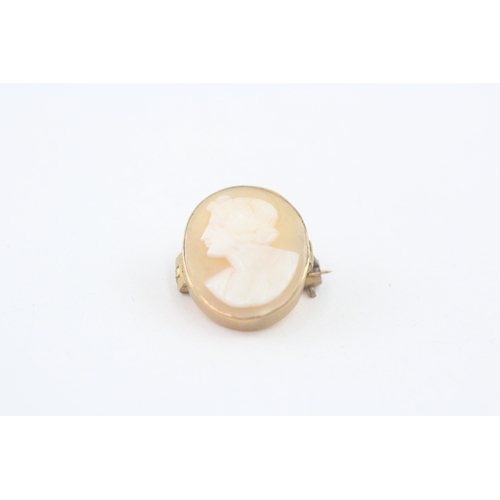 104 - 9ct gold vintage coral cameo brooch (2.6g)