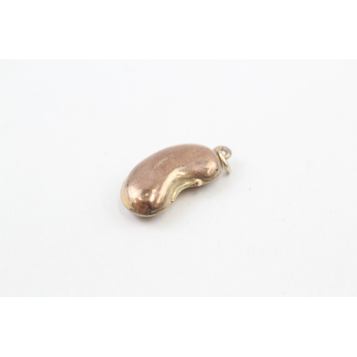 18 - 9ct gold vintage kidney bean charm (0.7g)