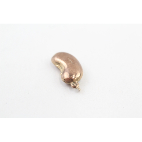 18 - 9ct gold vintage kidney bean charm (0.7g)