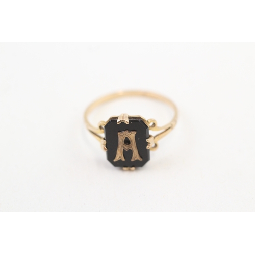 20 - 9ct gold vintage black onyx initial 'A' dress ring (1.5g) Size  M