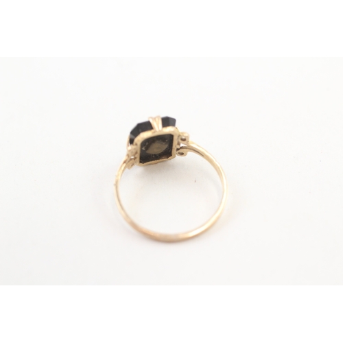 20 - 9ct gold vintage black onyx initial 'A' dress ring (1.5g) Size  M