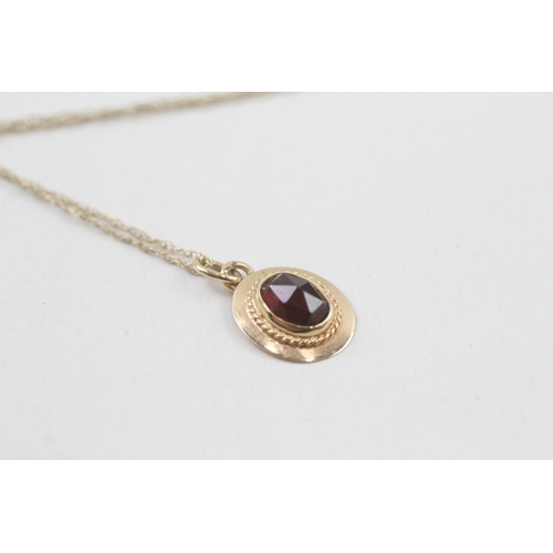 26 - 9ct gold garnet pendant necklace (1.6g)