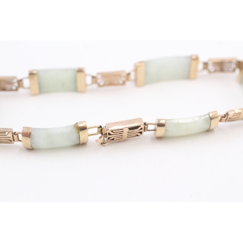 4 - 9ct gold jade bracelet (8.3g)