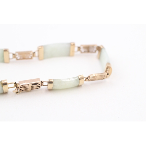 4 - 9ct gold jade bracelet (8.3g)