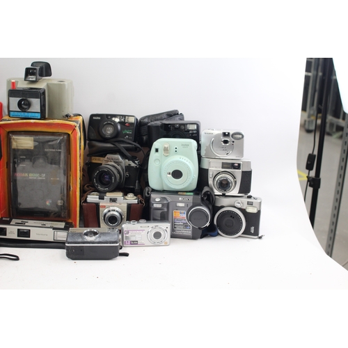 472 - Assorted Vintage Cameras Inc. SLRs, DSLRs, Lenses, Digital Bridges Etc. Job Lot