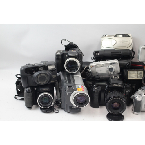 475 - Assorted Vintage Cameras Inc. SLRs, DSLRs, Lenses, Digital Bridges Etc. Job Lot