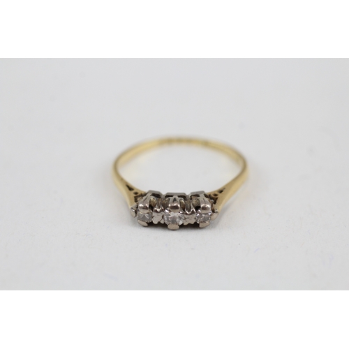 51 - 18ct gold vintage diamond three stone ring (1.8g) AS SEEN - MISHAPEN Size  L