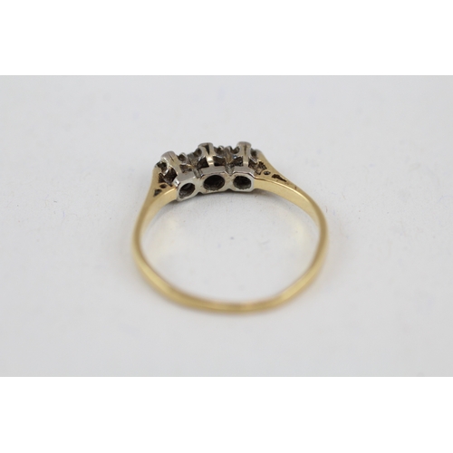 51 - 18ct gold vintage diamond three stone ring (1.8g) AS SEEN - MISHAPEN Size  L