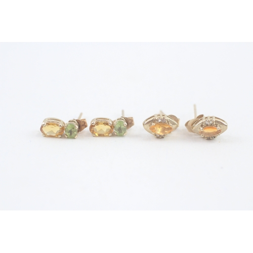 77 - 2x 9ct gold peridot, citrine, orange gemstone & cubic zirconia earrings with scroll backs (1.9g)