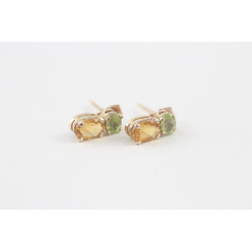 77 - 2x 9ct gold peridot, citrine, orange gemstone & cubic zirconia earrings with scroll backs (1.9g)