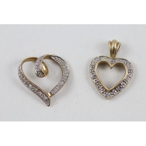 78 - 2x 9ct gold diamond heart shape pendants (3g)