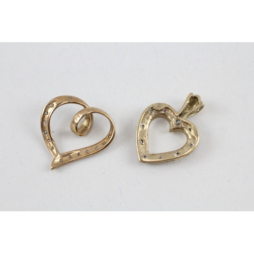 78 - 2x 9ct gold diamond heart shape pendants (3g)