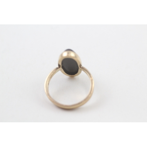 83 - 9ct gold black onyx dress ring, bezel set (4.2g) Size  N