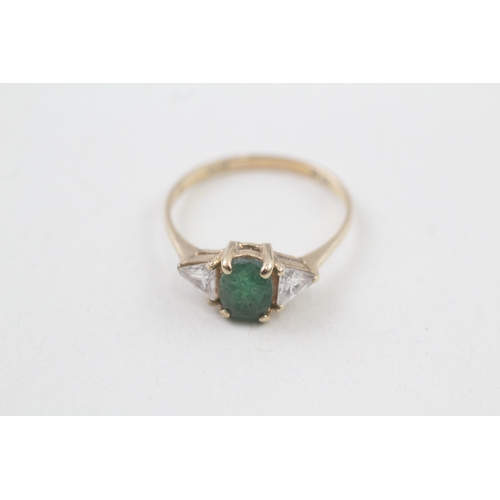 88 - 9ct gold emerald & cubic zirconia three stone ring (1.6g) Size  N