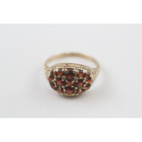 93 - 9ct gold garnet patterned dress ring (2.7g) Size  N