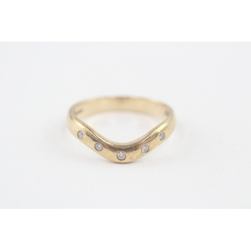 99 - 9ct gold diamond wishbone ring (2.7g) Size  P