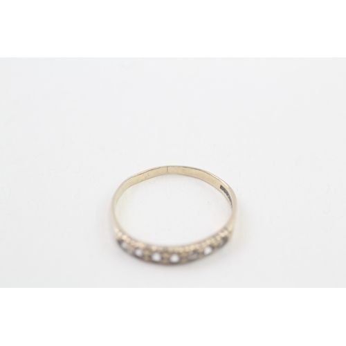 15 - 9ct gold white gemstone half eternity ring (1.1g) AS SEEN - MISHAPEN Size  N