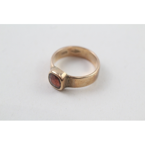 18 - 9ct gold antique garnet dress ring, bezel set (3.5g) Size  I