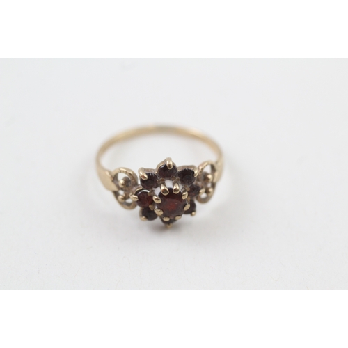 2 - 9ct gold vintage garnet cluster ring (1.6g) Size  L