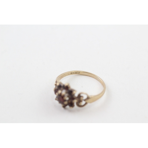 2 - 9ct gold vintage garnet cluster ring (1.6g) Size  L