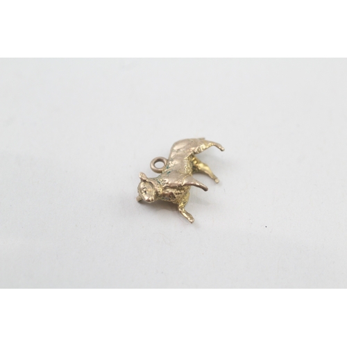 23 - 9ct gold vintage lamb charm (2g)