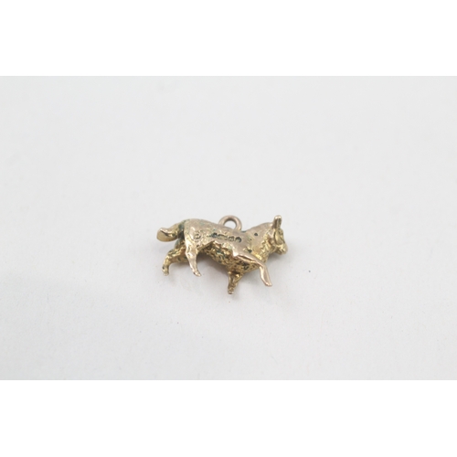 23 - 9ct gold vintage lamb charm (2g)