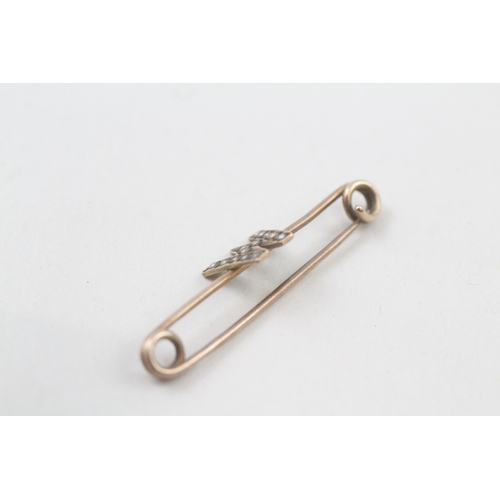 24 - 9ct gold antique seed pearl initial 'W' bar brooch (1.2g)