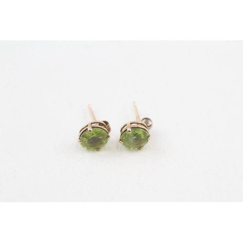 47 - 9ct gold peridot stud earrings with scroll backs (0.7g)