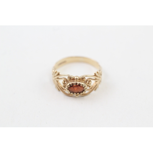 48 - 9ct gold garnet patterned ring (1.6g) Size  I