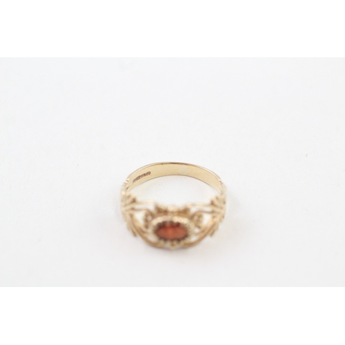 48 - 9ct gold garnet patterned ring (1.6g) Size  I