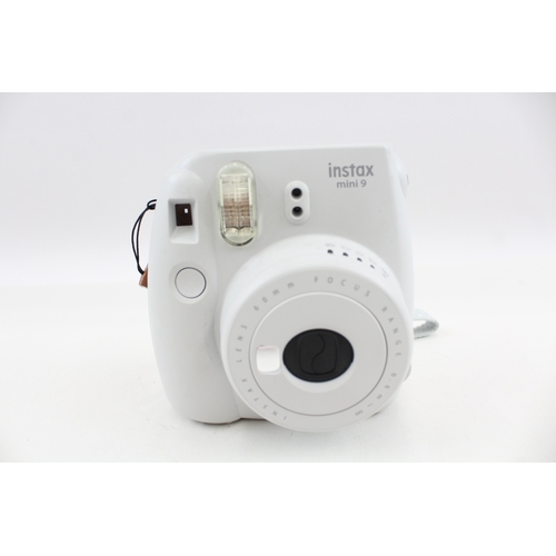 492 - Instax Mini 9 Instant Film Camera Working w/ Case