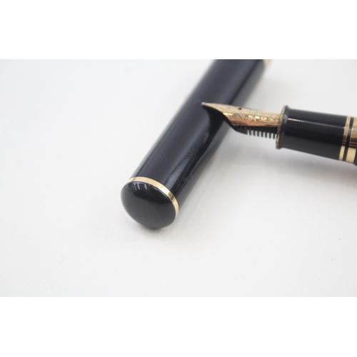 521 - Sheaffer Connoisseur  Black Lacquer Fountain Pen w/ 18ct Gold Nib WRITING