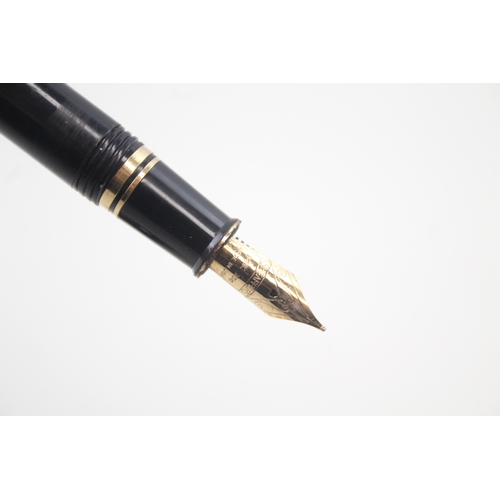 521 - Sheaffer Connoisseur  Black Lacquer Fountain Pen w/ 18ct Gold Nib WRITING