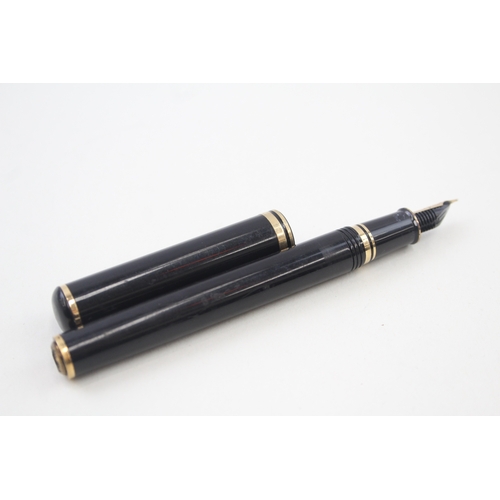 521 - Sheaffer Connoisseur  Black Lacquer Fountain Pen w/ 18ct Gold Nib WRITING