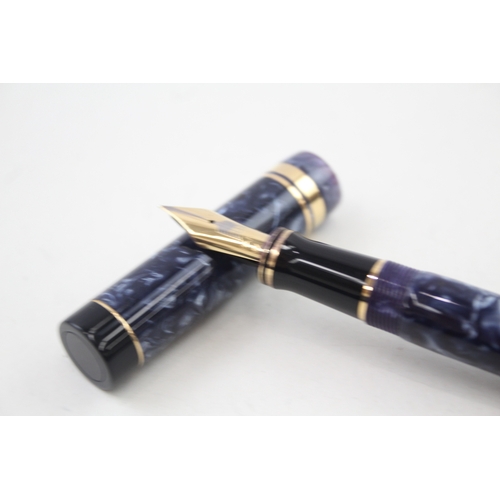 532 - Vintage Parker Duofold Navy Lacquer Fountain Pen w/ 18ct Gold Nib WRITING