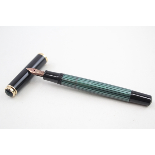 541 - Vintage Pelikan M400 Green & Black Fountain Pen w/ 14ct Gold Nib WRITING