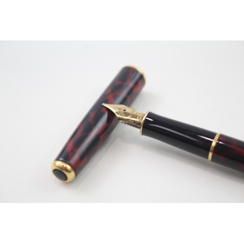 542 - Vintage Parker Sonnet Burgundy Lacquer Fountain Pen w/ 18ct Gold Nib WRITING